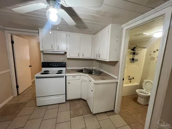$1,025 | 1036 Hawthorn Drive, Unit B, Pensacola, FL 32507