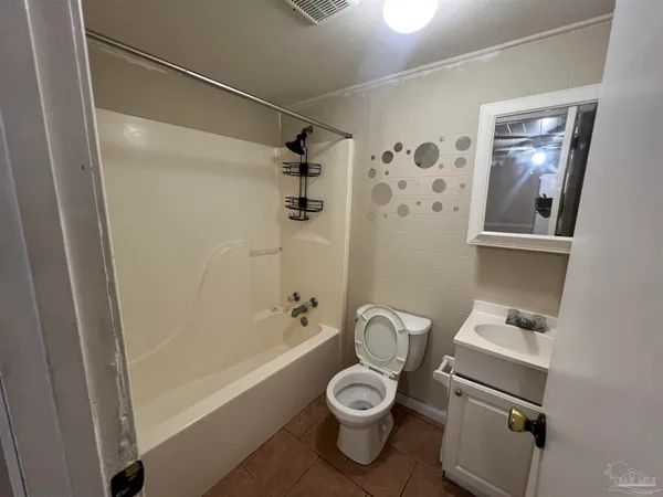 $1,025 | 1036 Hawthorn Drive, Unit B, Pensacola, FL 32507