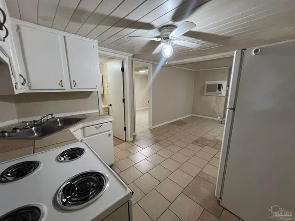 $1,025 | 1036 Hawthorn Drive, Unit B, Pensacola, FL 32507