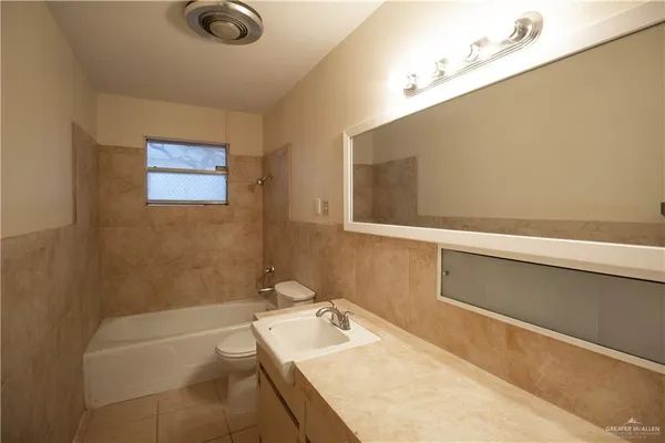 $1,350 | 1118 West Cano Street, Edinburg, TX 78539