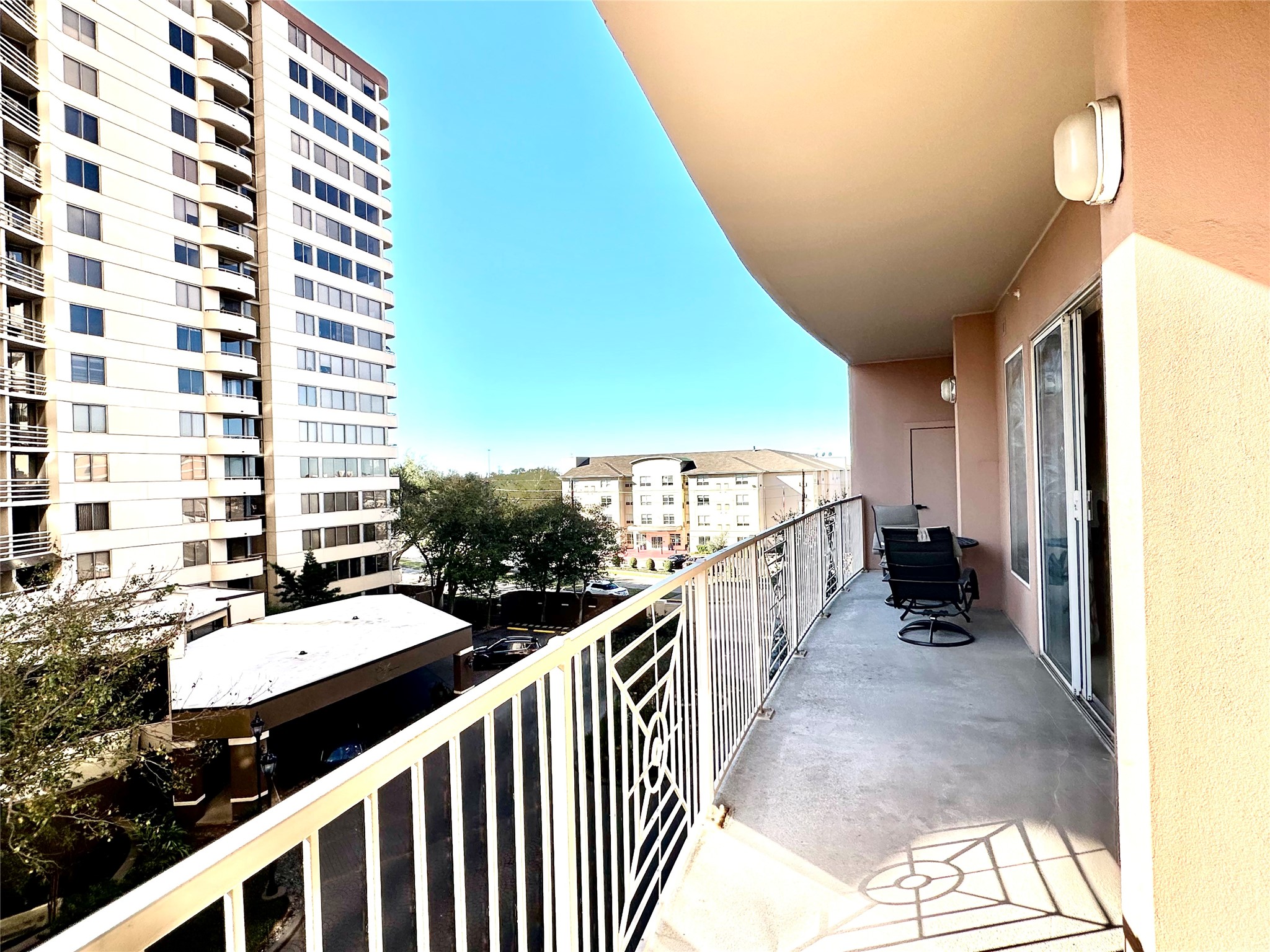 3505 Sage Road, Unit 406 Houston, TX 77056 - Photo 12 of 23 a view of a balcony