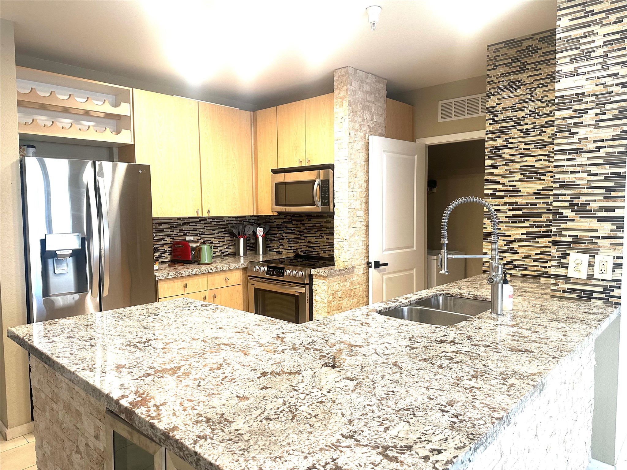 3505 Sage Road, Unit 406 Houston, TX 77056 - Photo 6 of 23 a kitchen with granite countertop a refrigerator and a sink