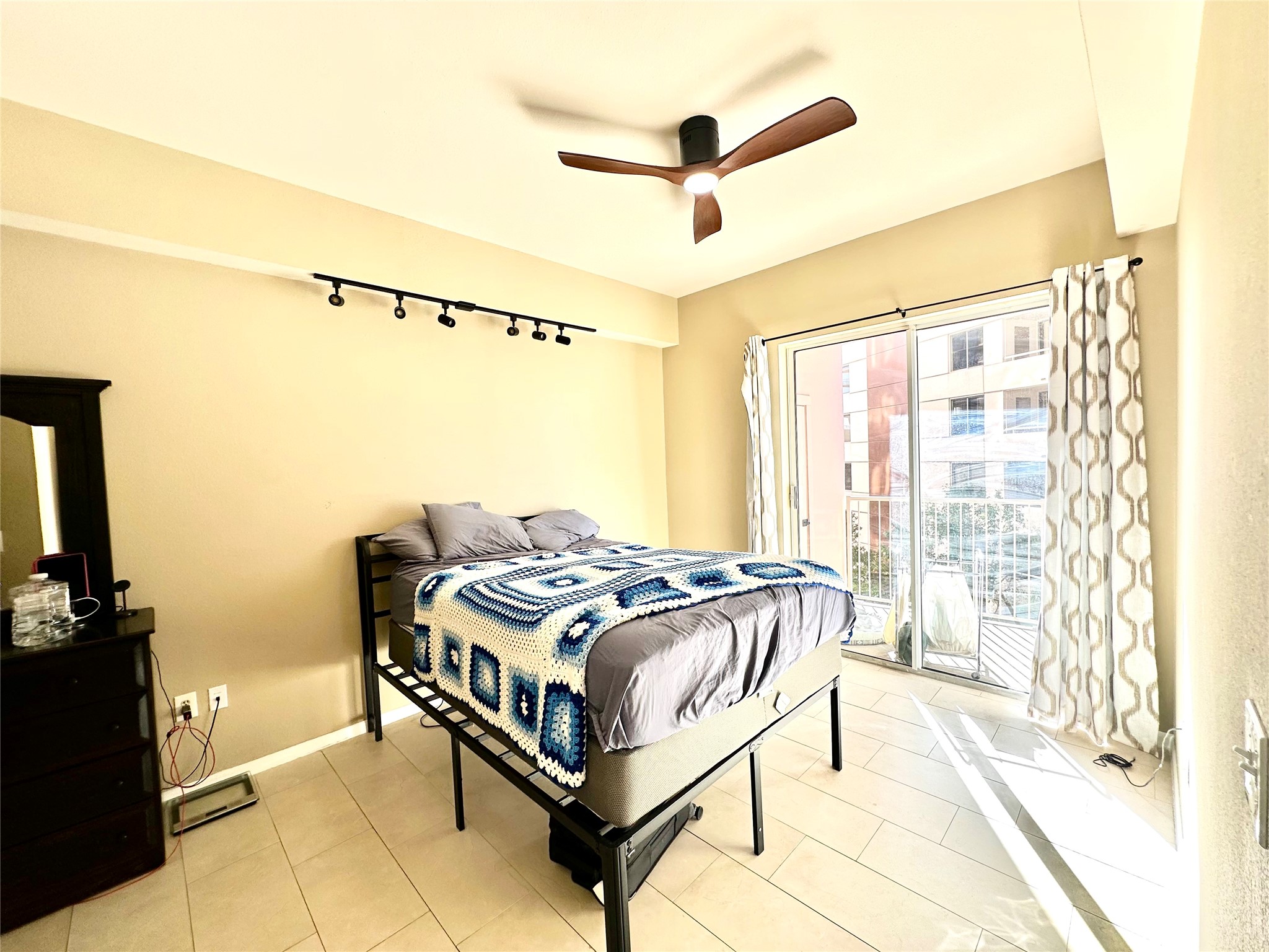 3505 Sage Road, Unit 406 Houston, TX 77056 - Photo 8 of 23 a bedroom with a bed and a chandelier