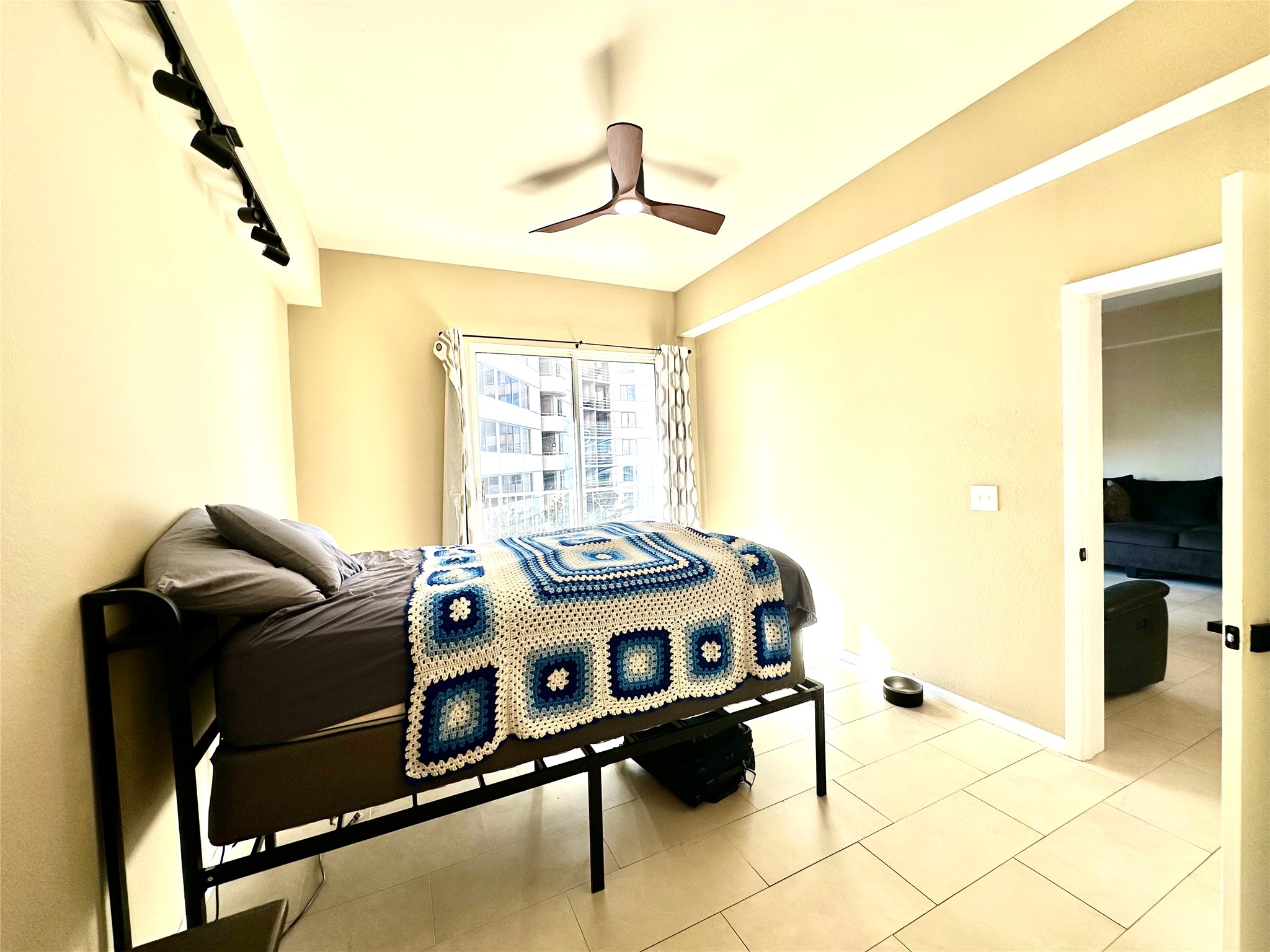 3505 Sage Road, Unit 406 Houston, TX 77056 - Photo 9 of 23 a bedroom with a bed and a chandelier