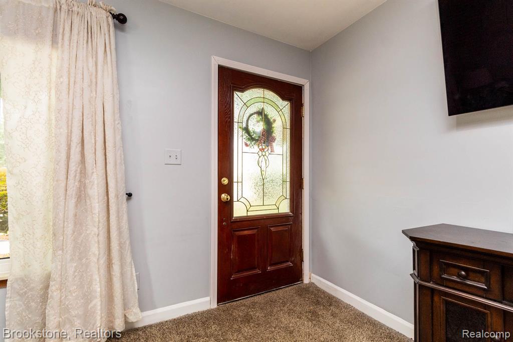3263 Avon Manor Road Rochester Hills, MI 48307 - Photo 6 of 33