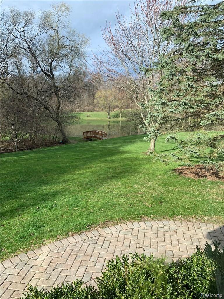 829 Stag Ridge Road Rochester, MI 48309 - Photo 7 of 27 IMG_0384.JPEG
