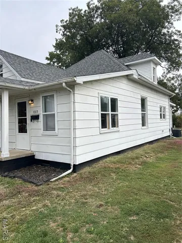 $89,900 | 1012 North Main Street, St. Elmo, IL 62458