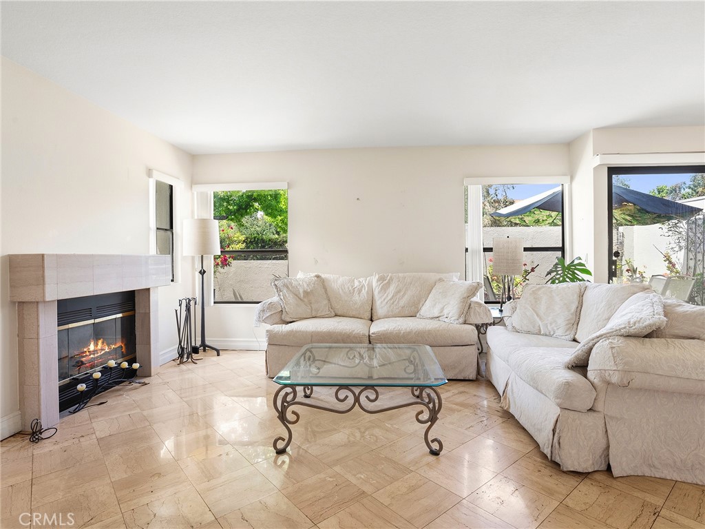 4261 Las Virgenes Road, Unit 5 Calabasas, CA 91302 - Photo 11 of 40 Living Room