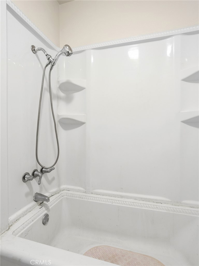 4261 Las Virgenes Road, Unit 5 Calabasas, CA 91302 - Photo 19 of 40 Bathroom