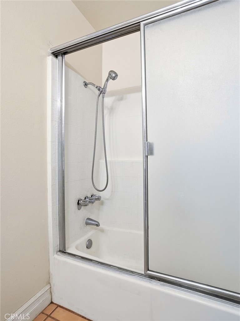 4261 Las Virgenes Road, Unit 5 Calabasas, CA 91302 - Photo 21 of 40 Bathroom