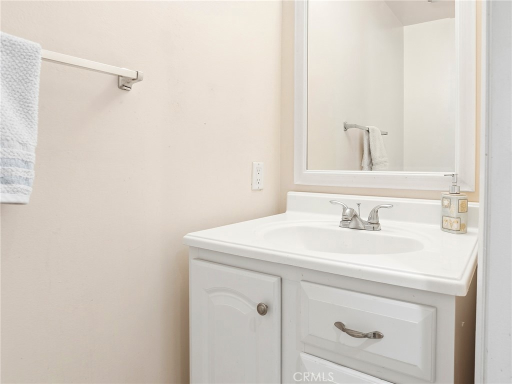 4261 Las Virgenes Road, Unit 5 Calabasas, CA 91302 - Photo 22 of 40 Bathroom