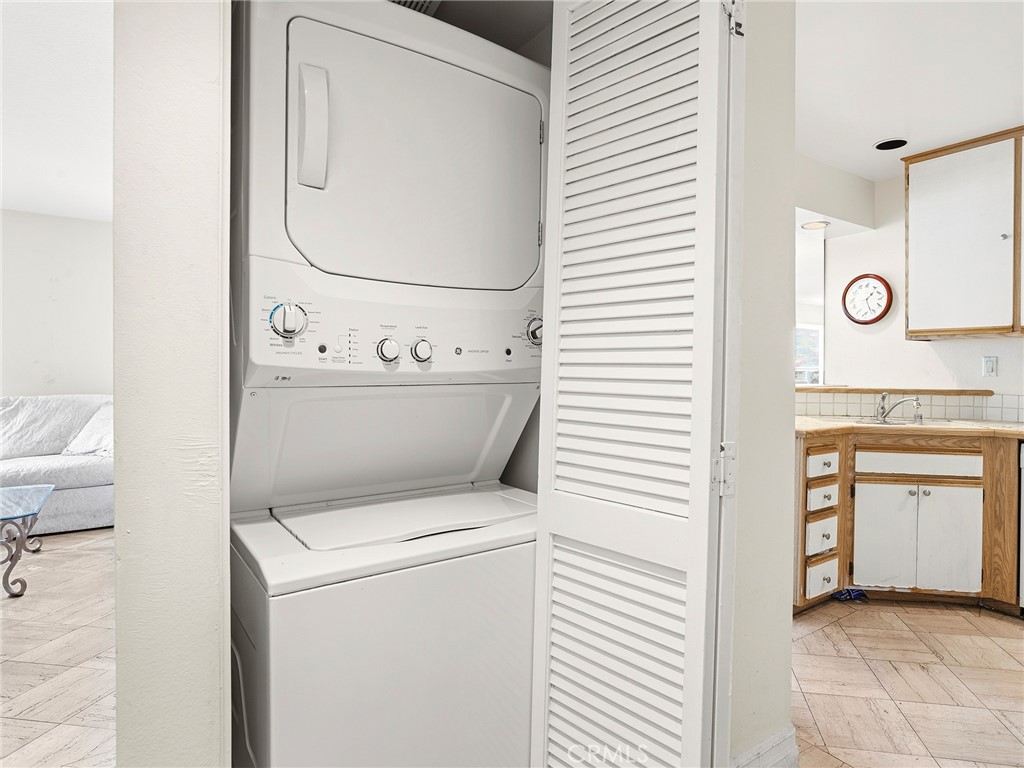 4261 Las Virgenes Road, Unit 5 Calabasas, CA 91302 - Photo 23 of 40 Laundry