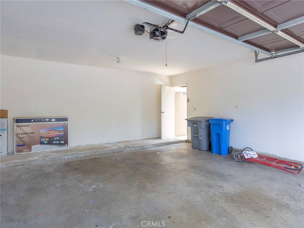 4261 Las Virgenes Road, Unit 5 Calabasas, CA 91302 - Photo 24 of 40 Garage