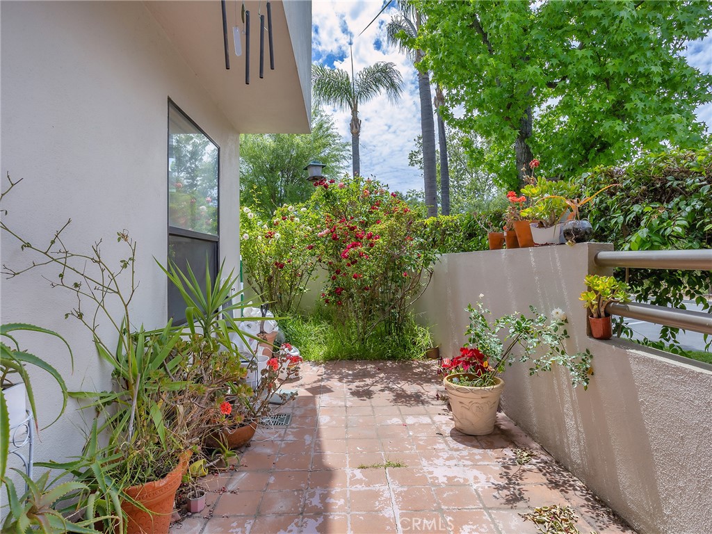 4261 Las Virgenes Road, Unit 5 Calabasas, CA 91302 - Photo 26 of 40 Patio