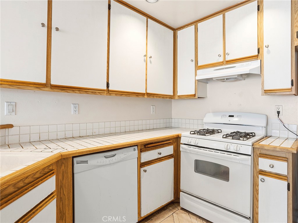 4261 Las Virgenes Road, Unit 5 Calabasas, CA 91302 - Photo 5 of 40 Kitchen