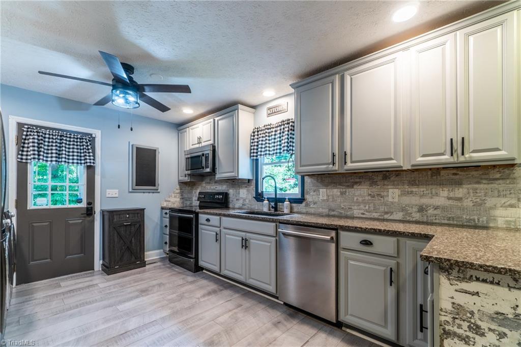 1104 Cresthaven Road Lewisville, NC 27023 - Photo 5 of 33 Gallery Image 5