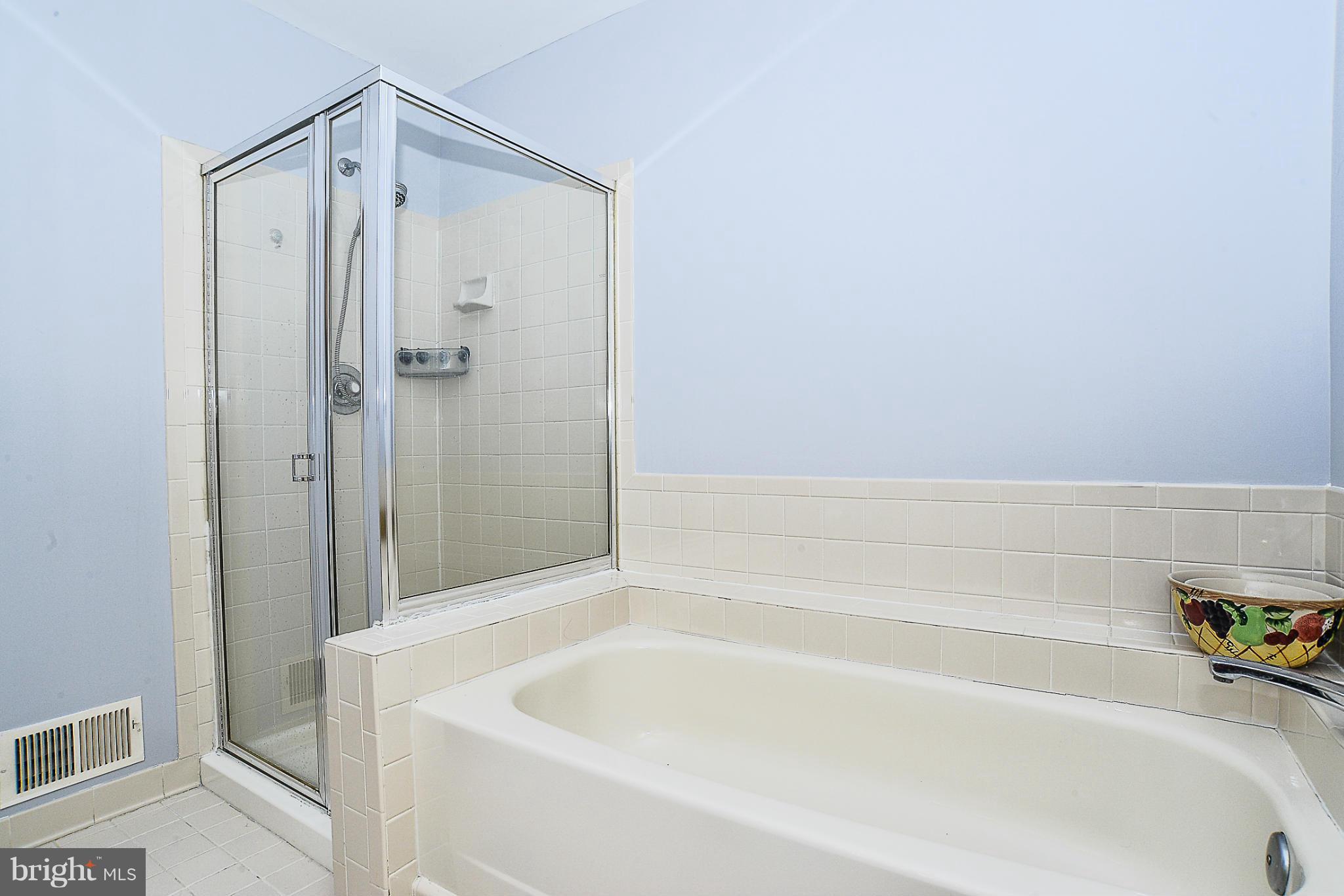7207 Hidden Ridge Court Springfield, VA 22152 - Photo 16 of 24 Bath (Master)