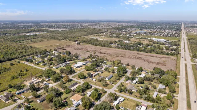 $9,000,000 | 6030 County Road 48, Rosharon, TX 77583