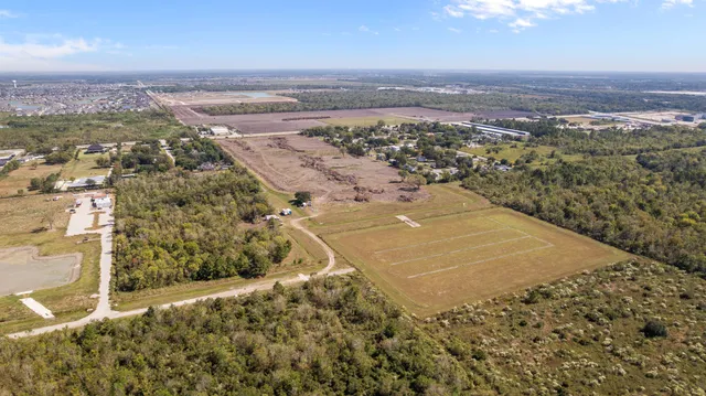 $9,000,000 | 6030 County Road 48, Rosharon, TX 77583