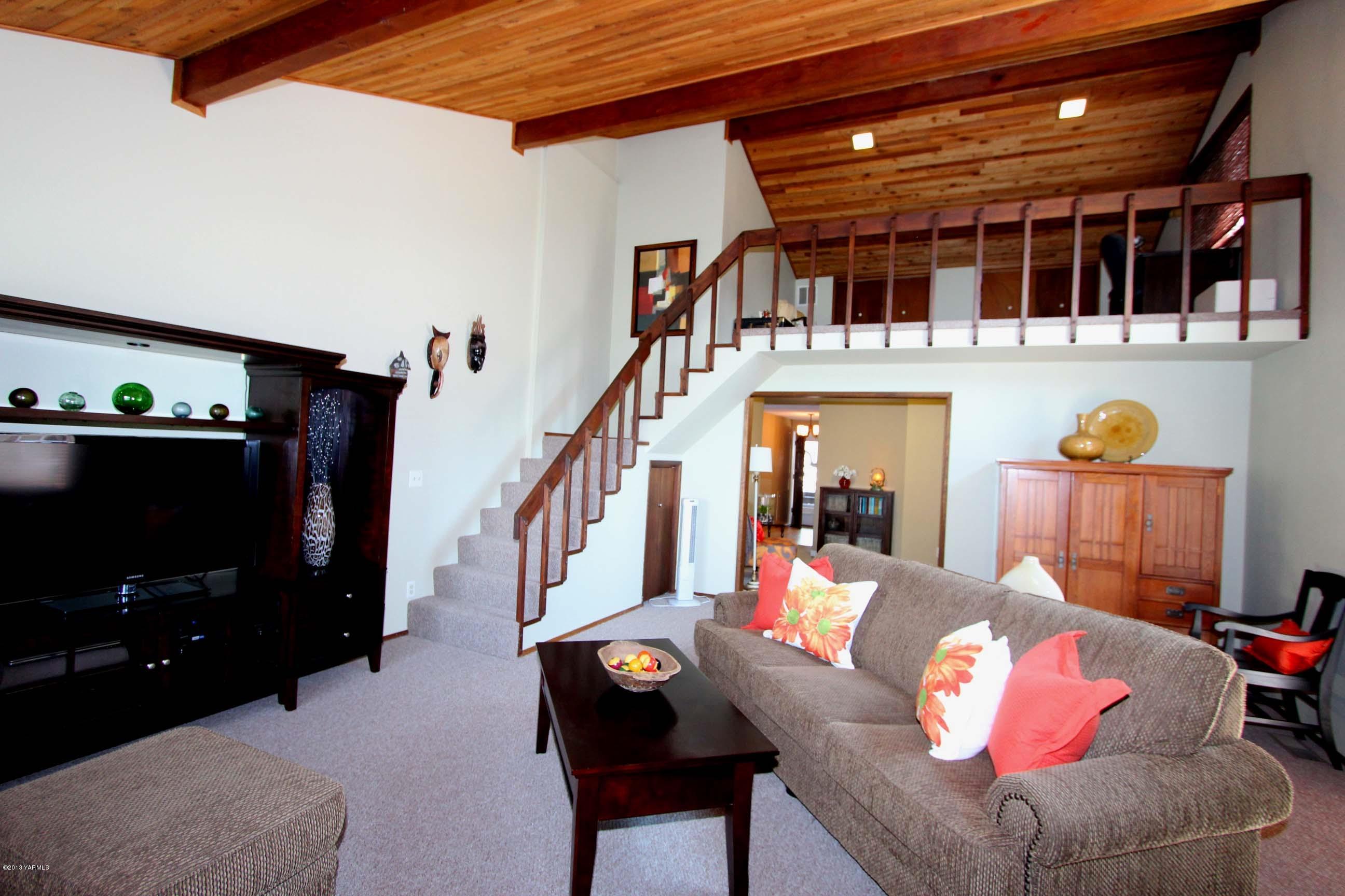 170 Wilcox Road Cowiche, WA 98923 - Photo 13 of 39 a living room with furniture and a flat screen tv