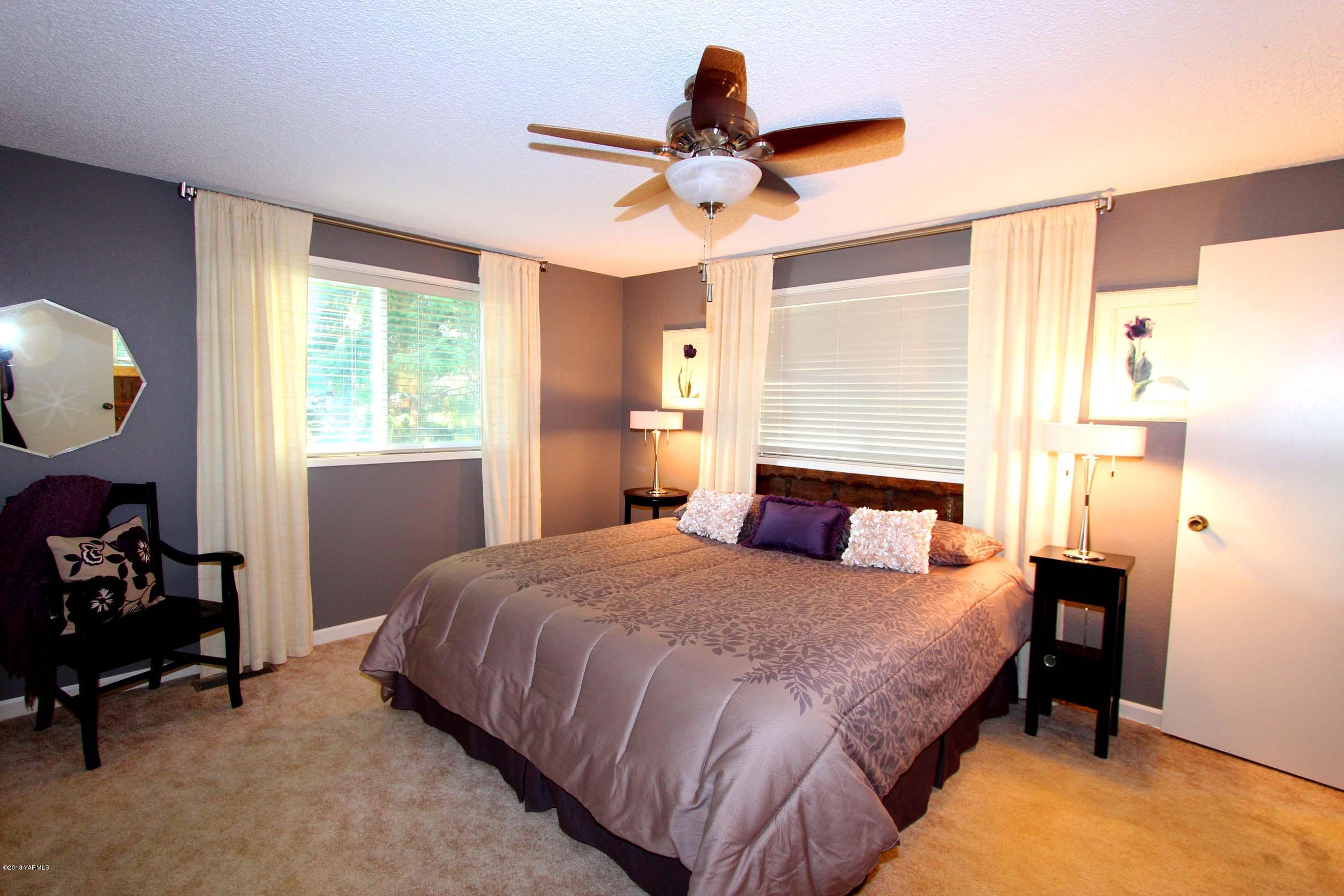 170 Wilcox Road Cowiche, WA 98923 - Photo 20 of 39 a bedroom with a bed and a chandelier