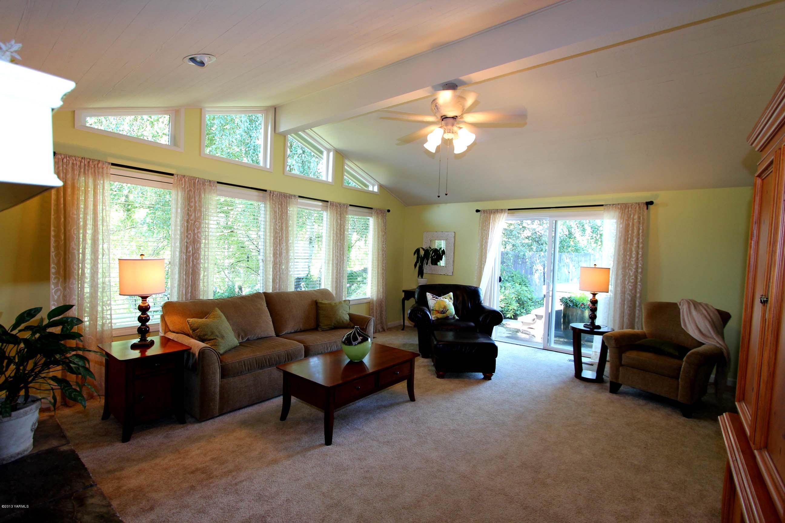 170 Wilcox Road Cowiche, WA 98923 - Photo 3 of 39 a living room with furniture and a large window