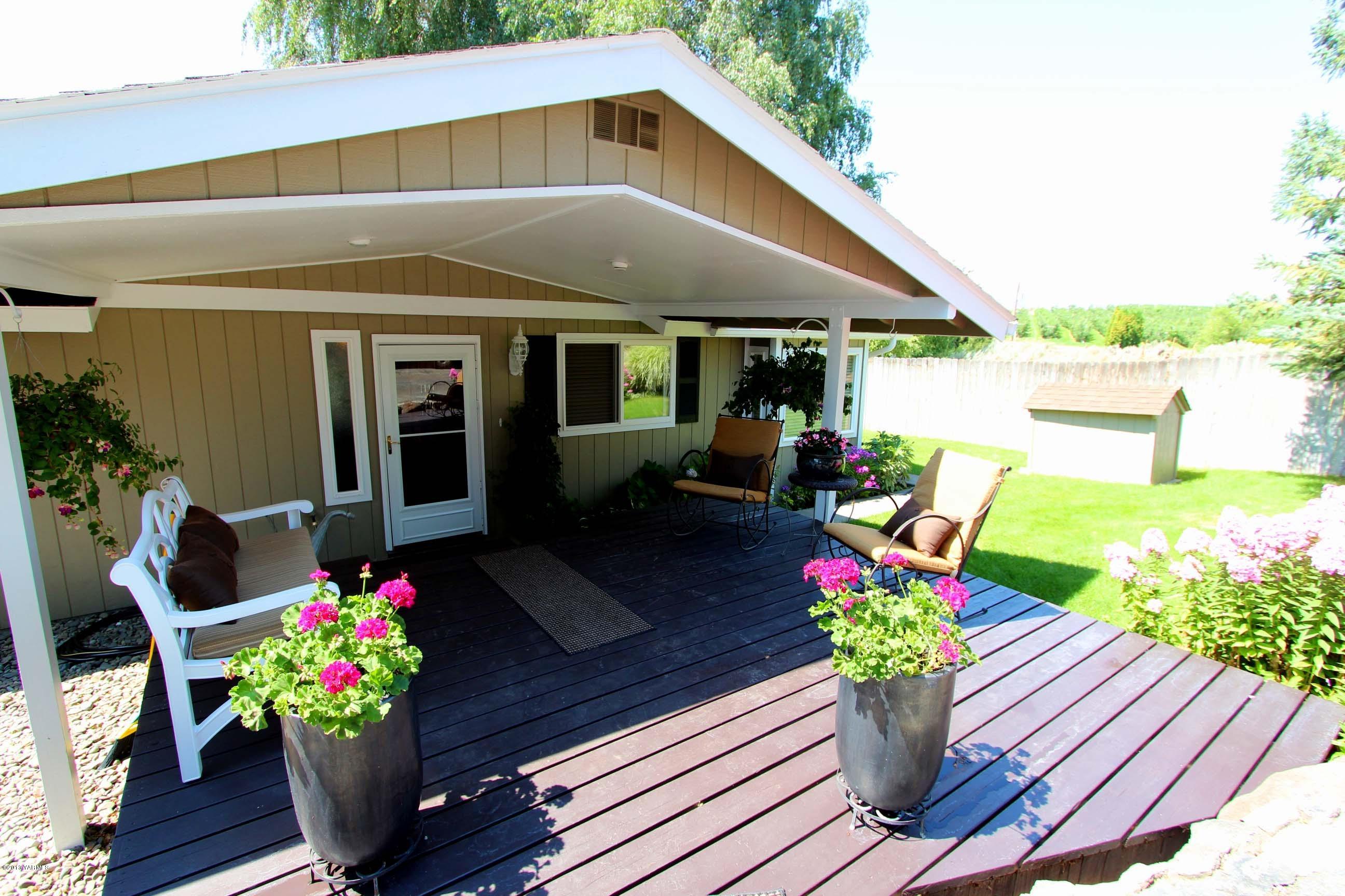 170 Wilcox Road Cowiche, WA 98923 - Photo 27 of 39 a front view of house with outdoor seating