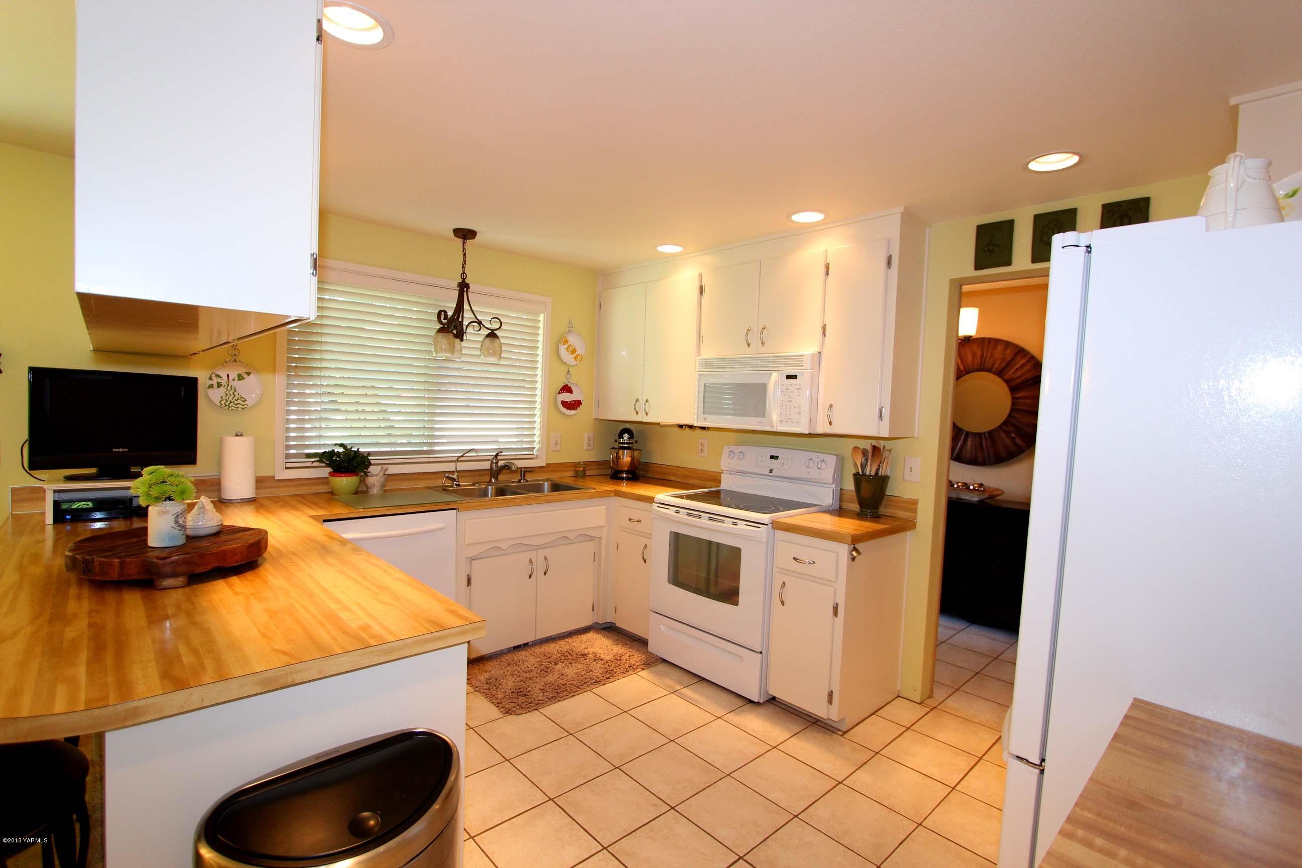 170 Wilcox Road Cowiche, WA 98923 - Photo 4 of 39 a kitchen with a sink appliances and cabinets