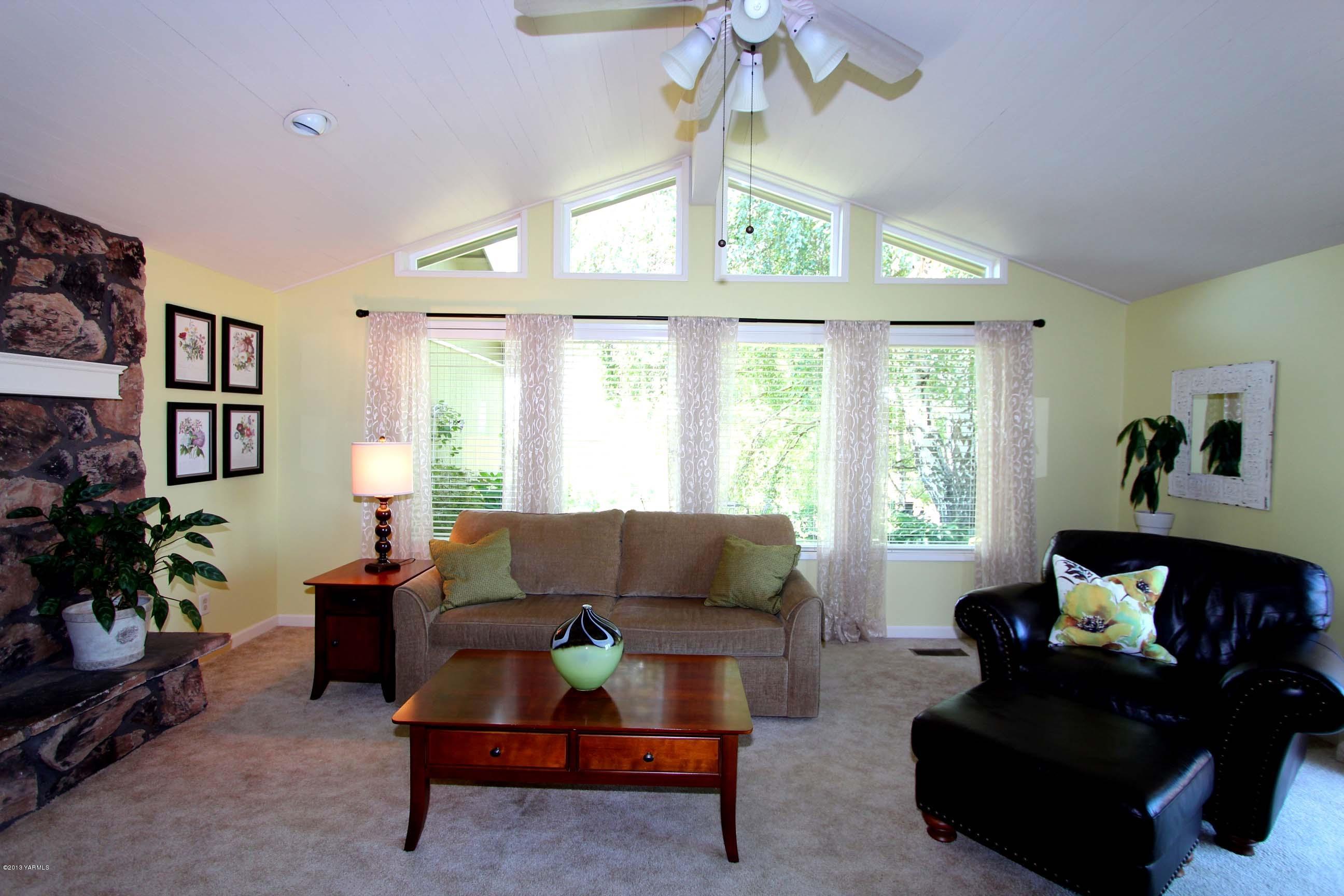 170 Wilcox Road Cowiche, WA 98923 - Photo 6 of 39 a living room with furniture and a window
