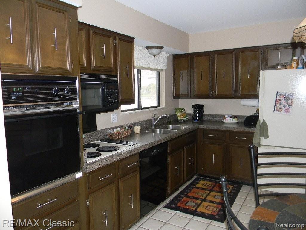 2947 Ripple Way White Lake, MI 48383 - Photo 7 of 27 Kitchen.JPG