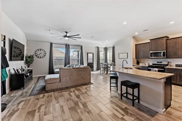 $2,500 | 8422 Hunterwyck Lane, Baytown, TX 77521