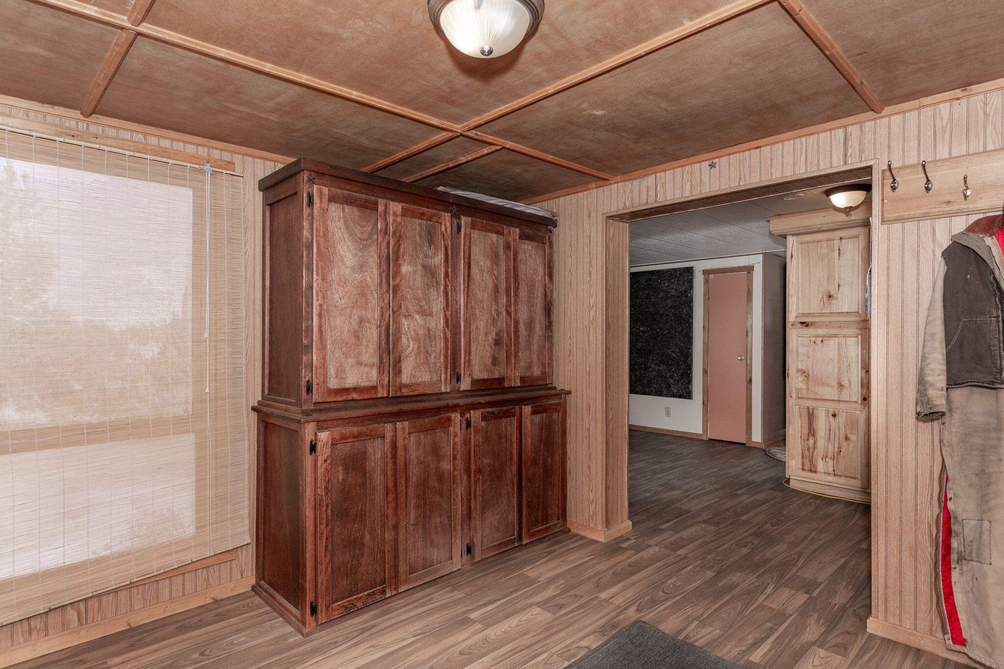 12312 Southeast Jack Rabbit Trail Prineville, OR 97754 - Photo 31 of 49 Additional room off kitchen.