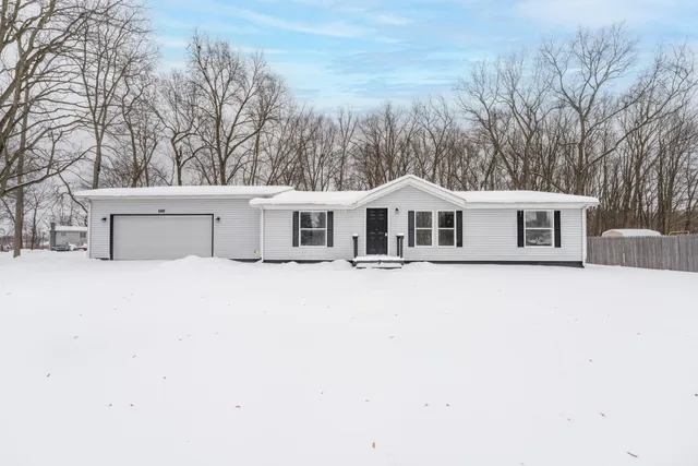 $275,000 | 6818 East T Avenue, Vicksburg, MI 49097