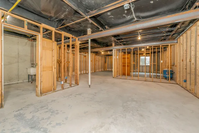 $275,000 | 6818 East T Avenue, Vicksburg, MI 49097