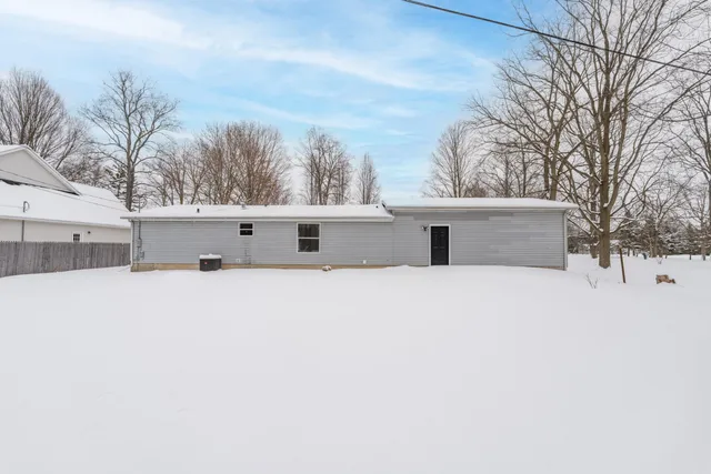 $275,000 | 6818 East T Avenue, Vicksburg, MI 49097