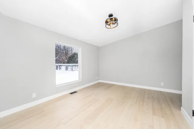 $275,000 | 6818 East T Avenue, Vicksburg, MI 49097