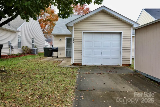 a front view of house with yard