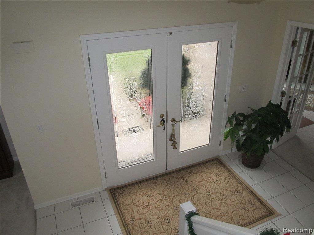 24308 Woodham Road Novi, MI 48374 - Photo 3 of 20 Foyer