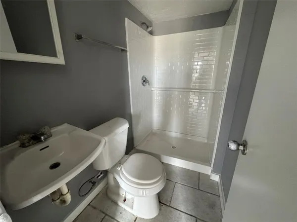 $750 | 7018 1/2 Avenue F, Unit 6, Houston, TX 77011