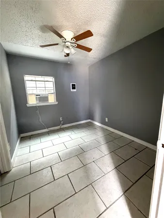 $750 | 7018 1/2 Avenue F, Unit 6, Houston, TX 77011