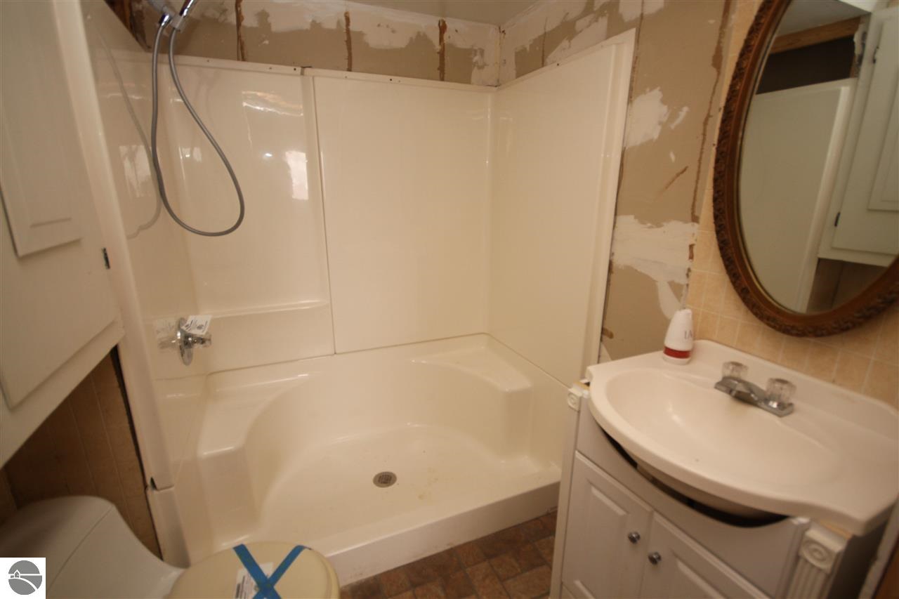 9407 South Maple City Road Maple City, MI 49664 - Photo 30 of 36 1794162-30.JPG