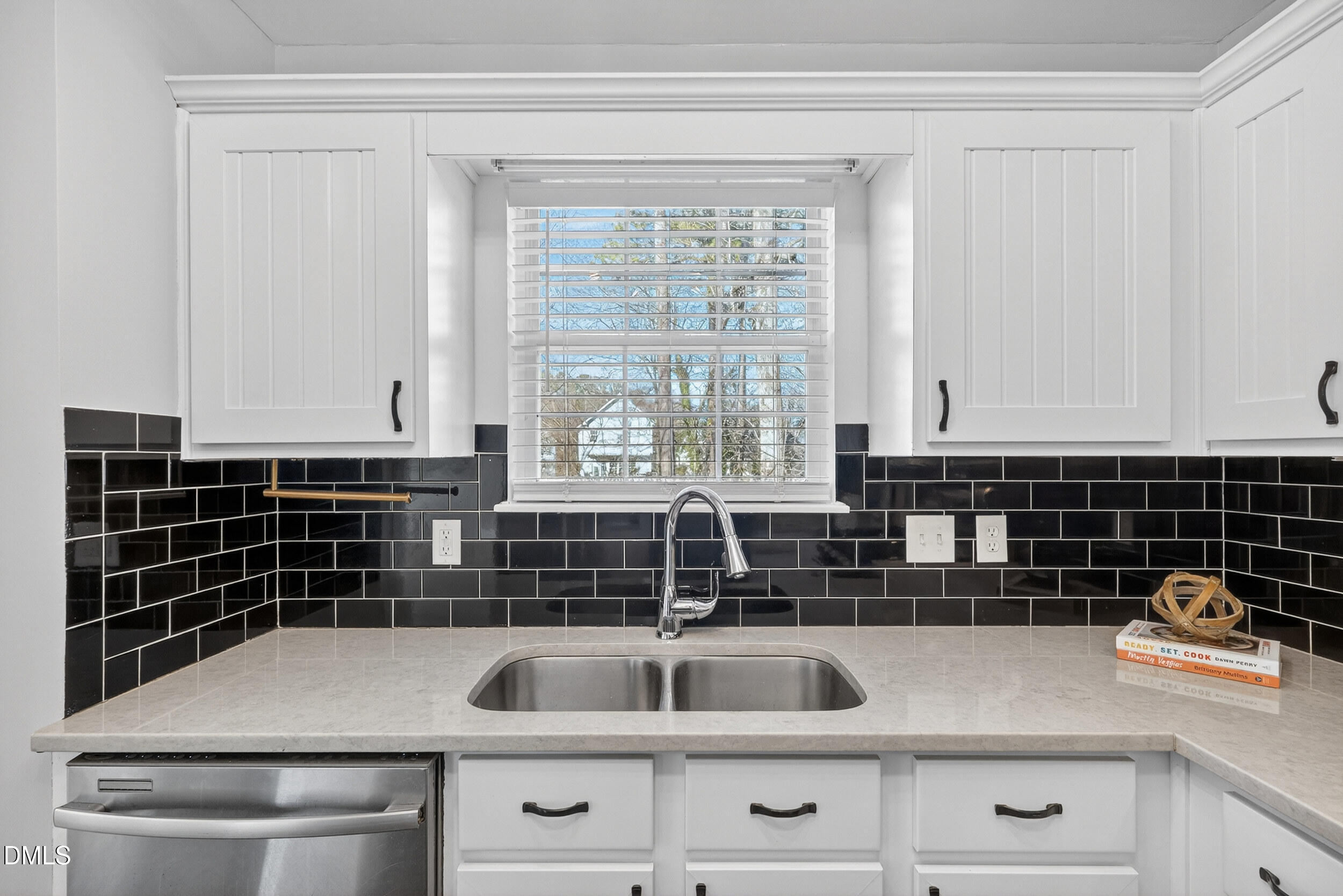 1049 Mills Street Raleigh, NC 27608 - Photo 13 of 31 26_dsc08190