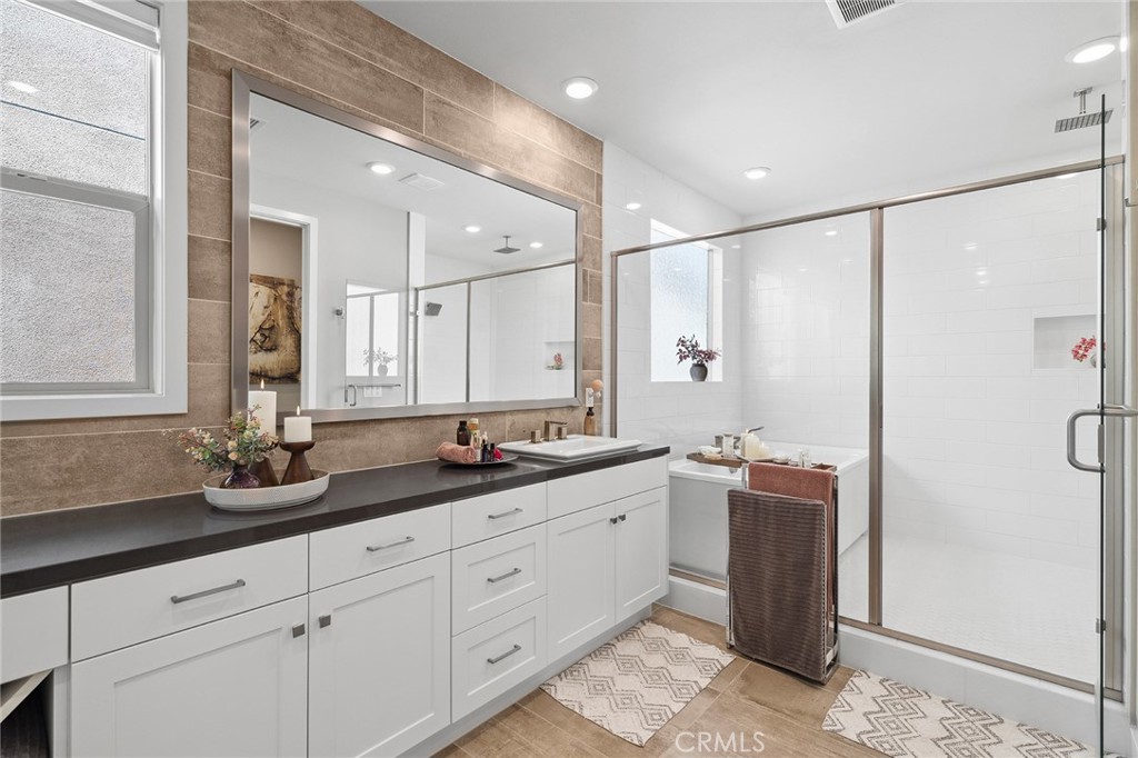 131 Spiral Irvine, CA 92618 - Photo 18 of 39 a bathroom with double sink and a mirror