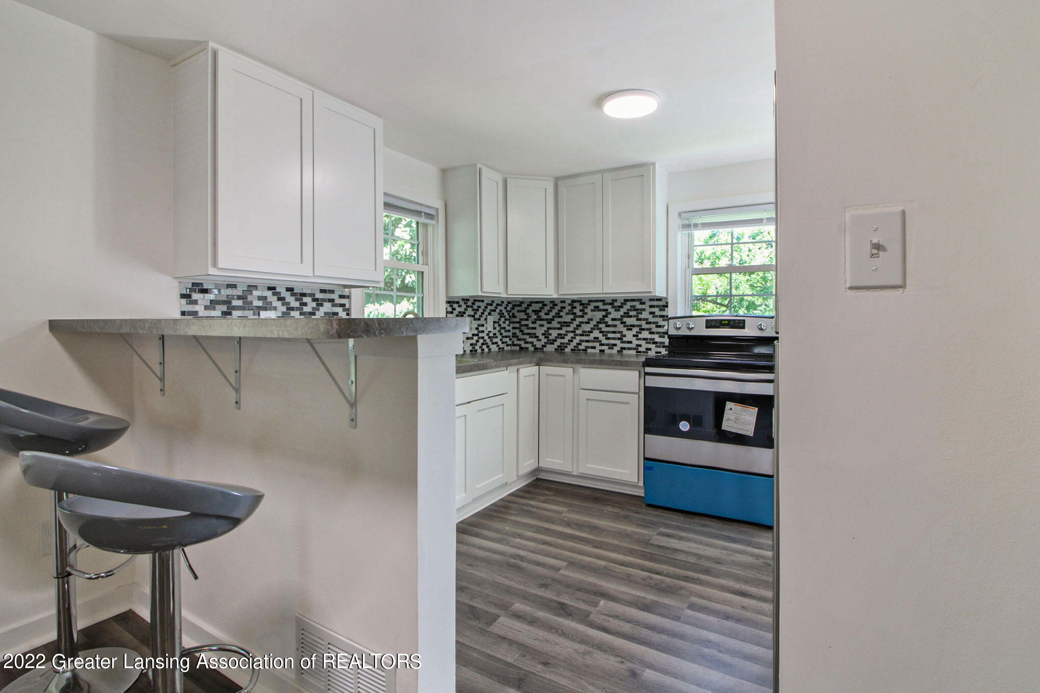 936 Pierce Road Lansing, MI 48910 - Photo 4 of 21 4