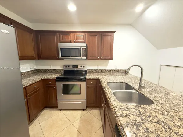 $3,600 | 1000 Palm Trail, Unit 6, Delray Beach, FL 33483