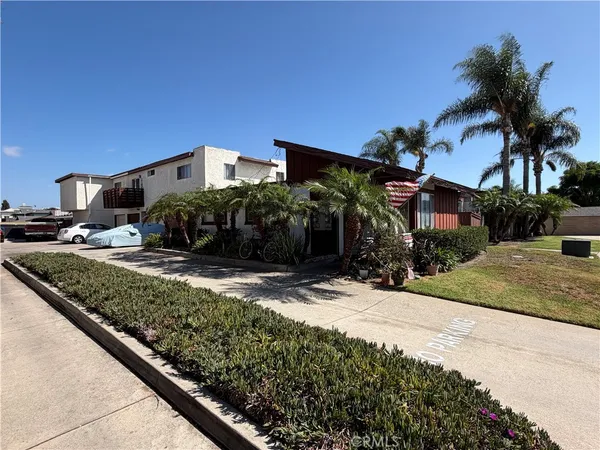 $2,250,000 | 18742 Libra Circle, Huntington Beach, CA 92646