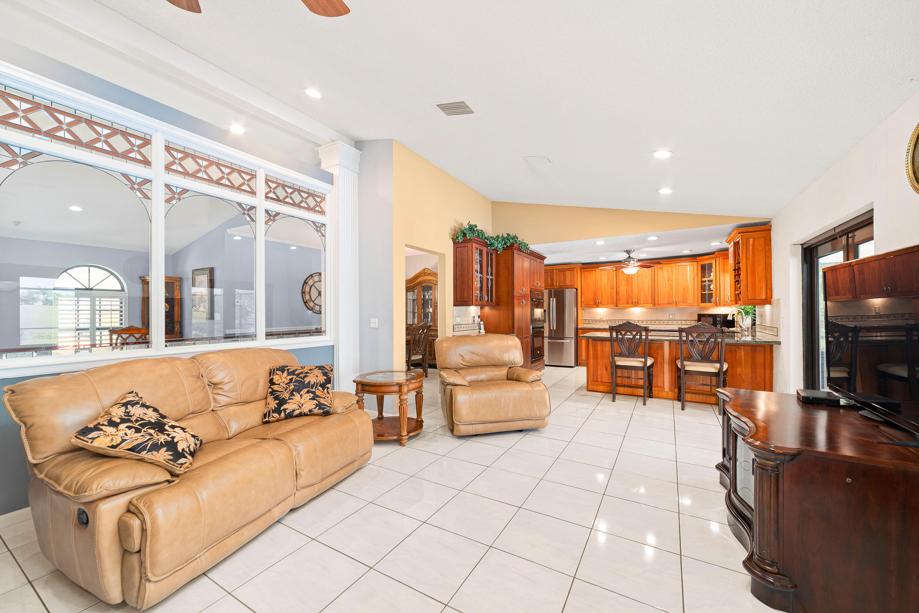 10086 Canoe Brook Circle Boca Raton, FL 33498 - Photo 4 of 44 Family room