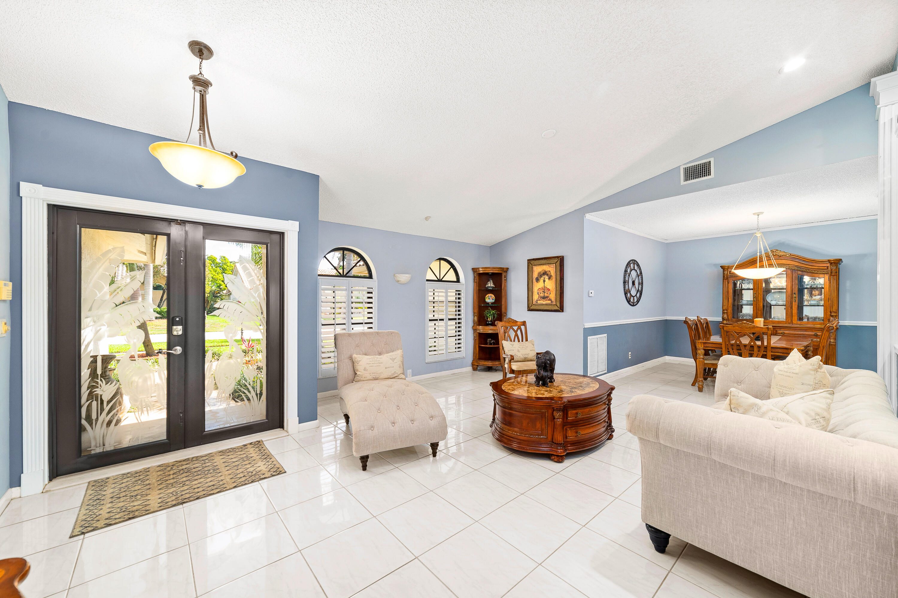 10086 Canoe Brook Circle Boca Raton, FL 33498 - Photo 7 of 44 Living room