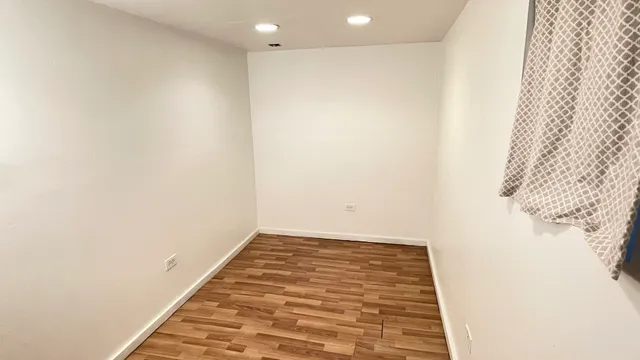 a view of utility room