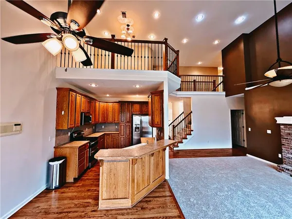 $575,000 | 521 South Minter Road, Grain Valley, MO 64029